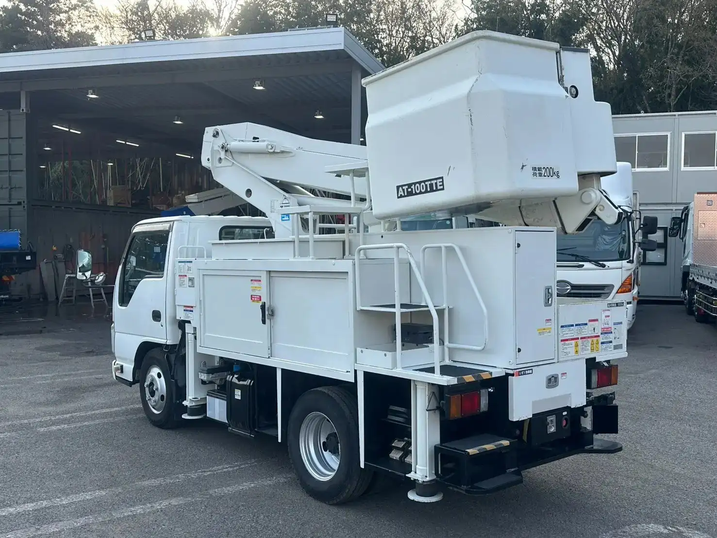 いすゞ エルフ 小型 高所・建柱車 高所作業車 電工仕様の中古トラック画像5