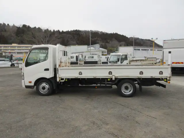 日野 デュトロ 小型 平ボディ 床鉄板 TKG-XZU710Mの中古トラック画像5