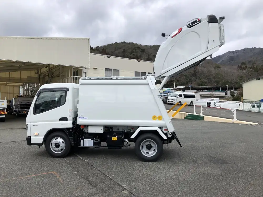 三菱 キャンター 小型 パッカー車 プレス式 2RG-FEAV0の中古トラック画像2