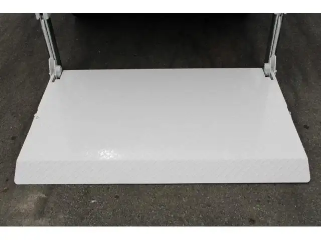 いすゞ エルフ 小型 平ボディ パワーゲート 床鉄板の中古トラック画像7