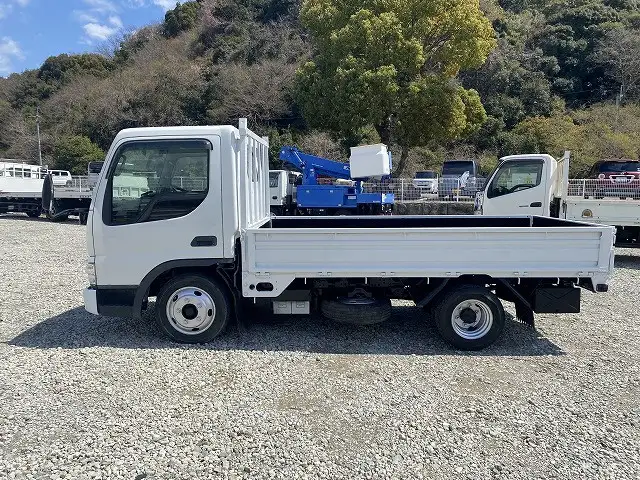 マツダ タイタン 小型 平ボディ 床鉄板 KK-WHS5Tの中古トラック画像5