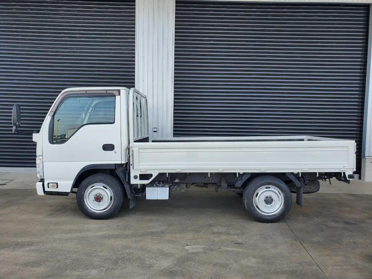 いすゞ エルフ 小型 平ボディ TKG-NHS85A H25の中古トラック画像8