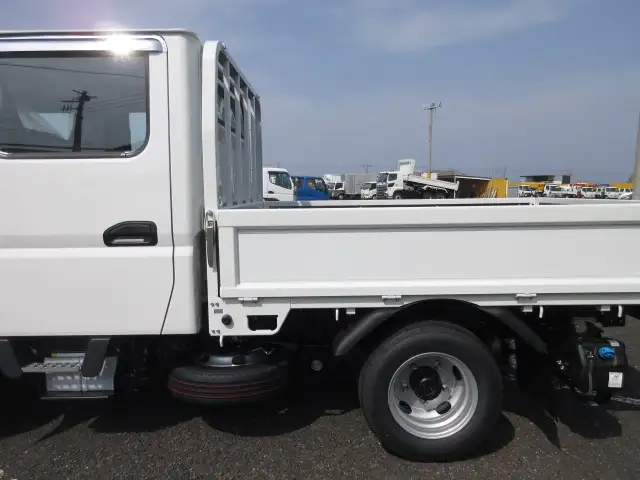 三菱 キャンター 小型 平ボディ Wキャブ 2RG-FBA20の中古トラック画像6
