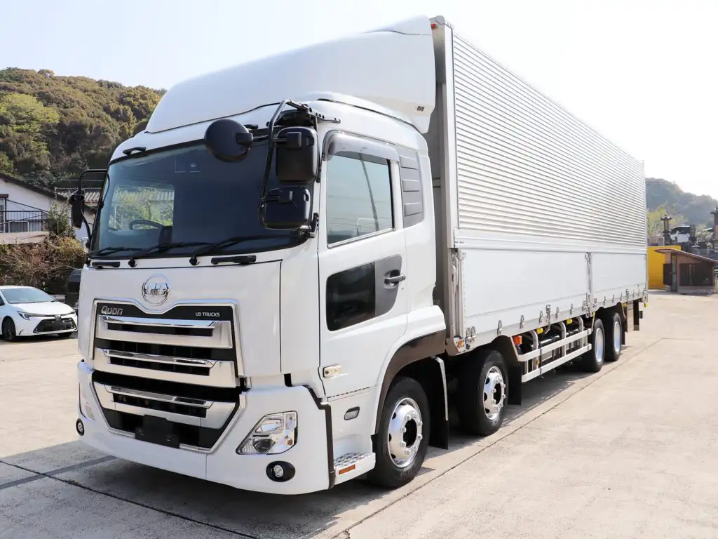 日産UD クオン 大型 ウイング エアサス ベッドの中古トラック画像1