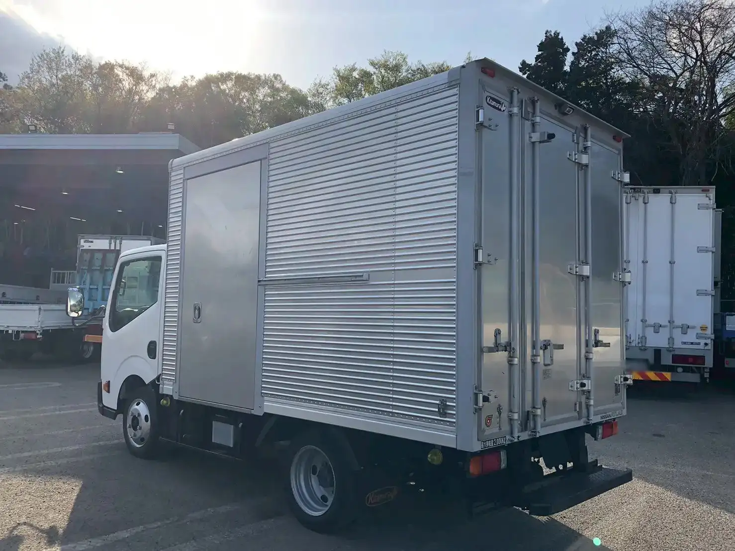 日産 アトラス 小型 アルミバン サイドドア 3枚観音の中古トラック画像4