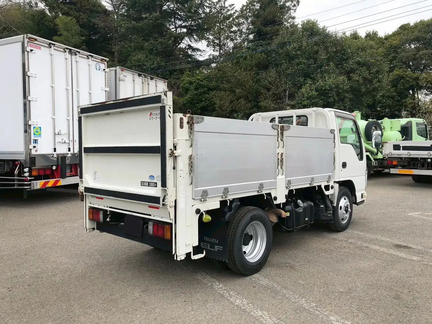 いすゞ エルフ 小型 平ボディ パワーゲート 床鉄板の中古トラック画像3