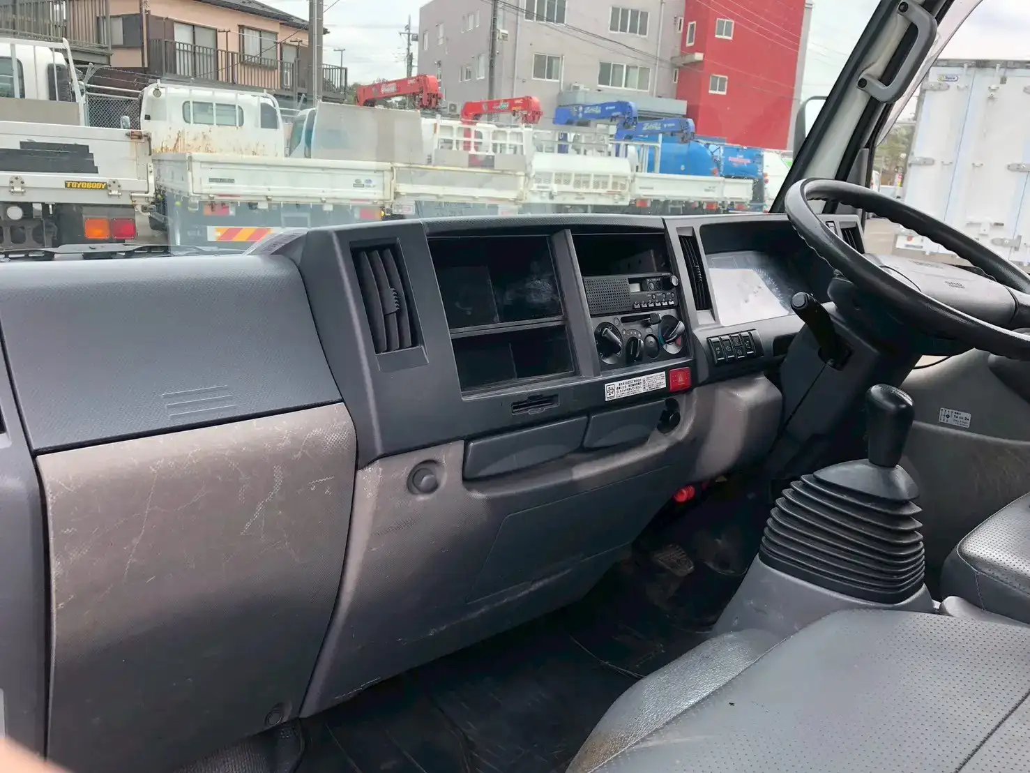 いすゞ エルフ 小型 平ボディ パワーゲート 床鉄板の中古トラック画像12