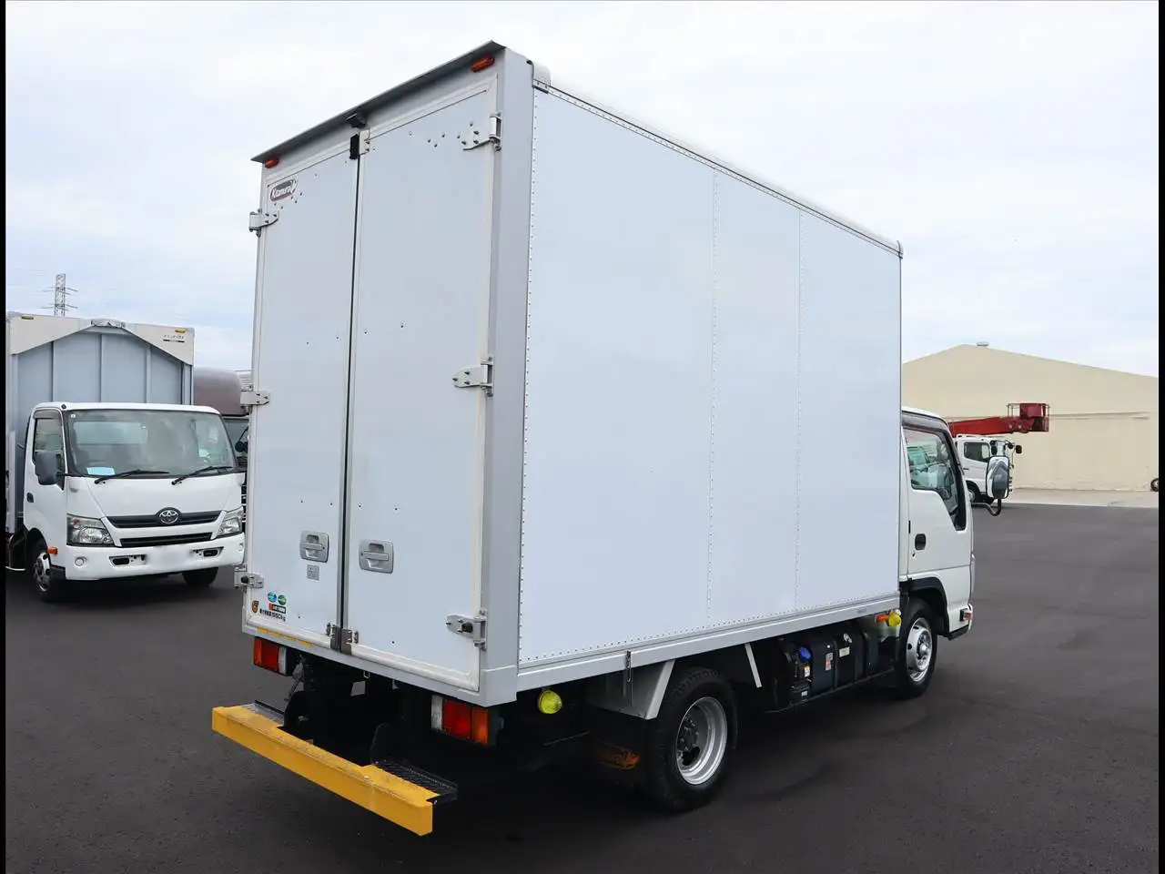 いすゞ エルフ 小型 アルミバン 2RG-NHR88AN R2の中古トラック画像2