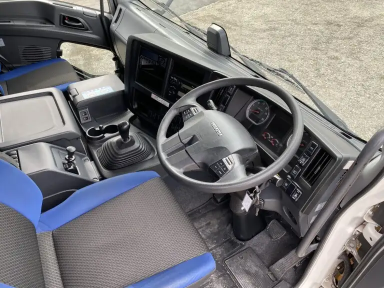 いすゞ ギガ 大型 ウイング エアサス 2PG-CYJ77Cの中古トラック画像11