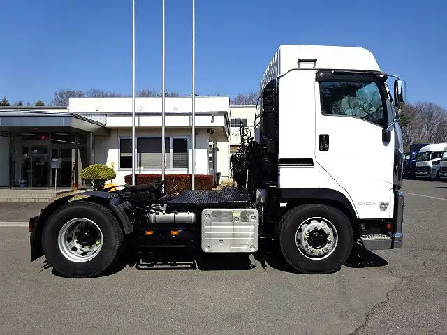 いすゞ ギガ 大型 トラクター ハイルーフ 1デフの中古トラック画像3