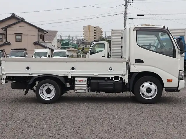 トヨタ ダイナ 小型 平ボディ 2RG-XZC605 R3の中古トラック画像3