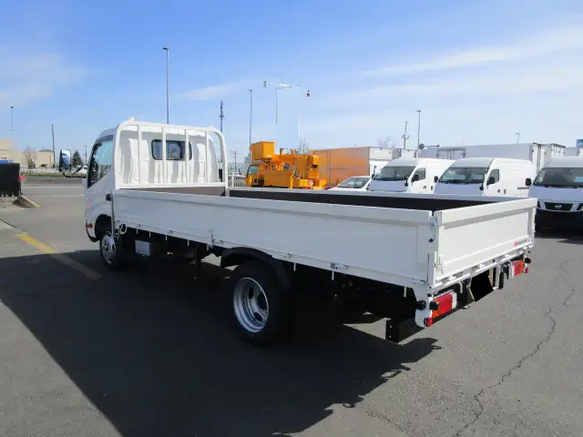 日野 デュトロ 小型 平ボディ 2RG-XZU655M R5の中古トラック画像5