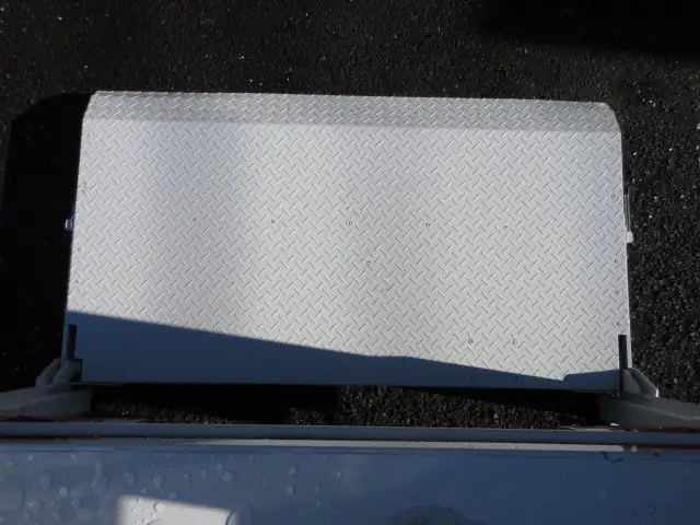 いすゞ エルフ 小型 平ボディ パワーゲート 床鉄板の中古トラック画像10