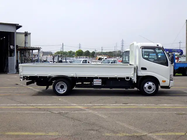 トヨタ ダイナ 小型 平ボディ 床鉄板 2RG-XZU655の中古トラック画像2