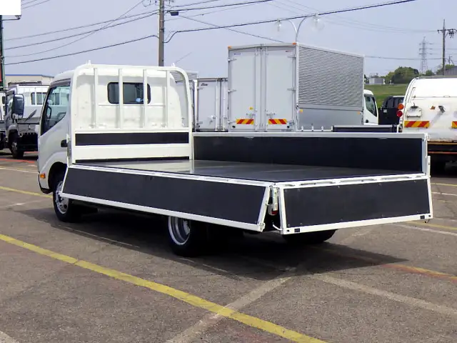 トヨタ ダイナ 小型 平ボディ 床鉄板 2RG-XZU655の中古トラック画像6