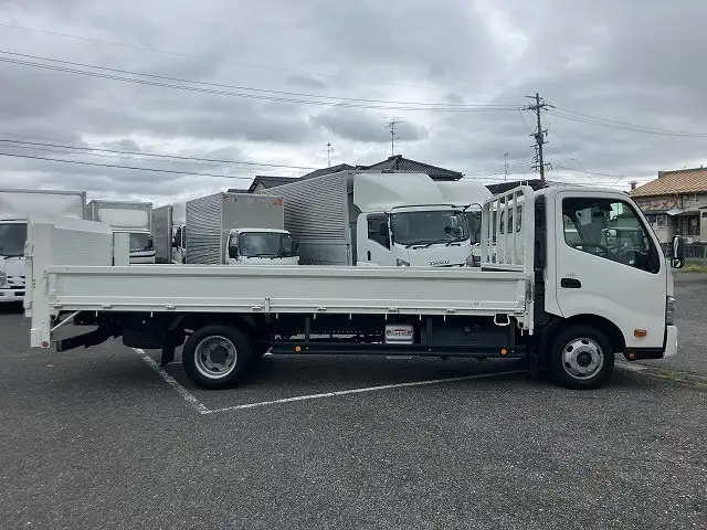 トヨタ ダイナ 小型 平ボディ パワーゲート 2RG-XZU722の中古トラック画像4