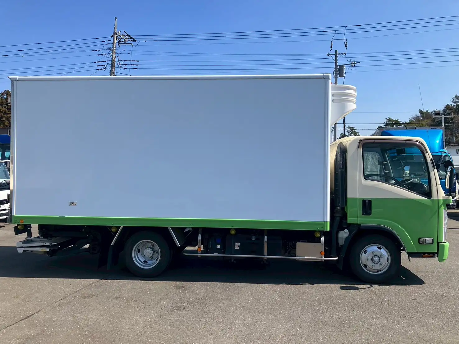 いすゞ エルフ 小型 冷凍冷蔵 低温 パワーゲートの中古トラック画像2