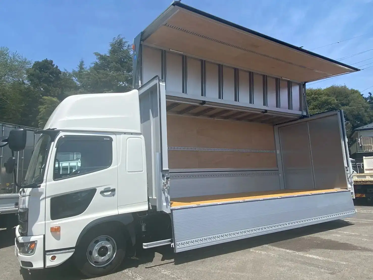 日野 レンジャー 中型/増トン ウイング エアサス ベッドの中古トラック画像6