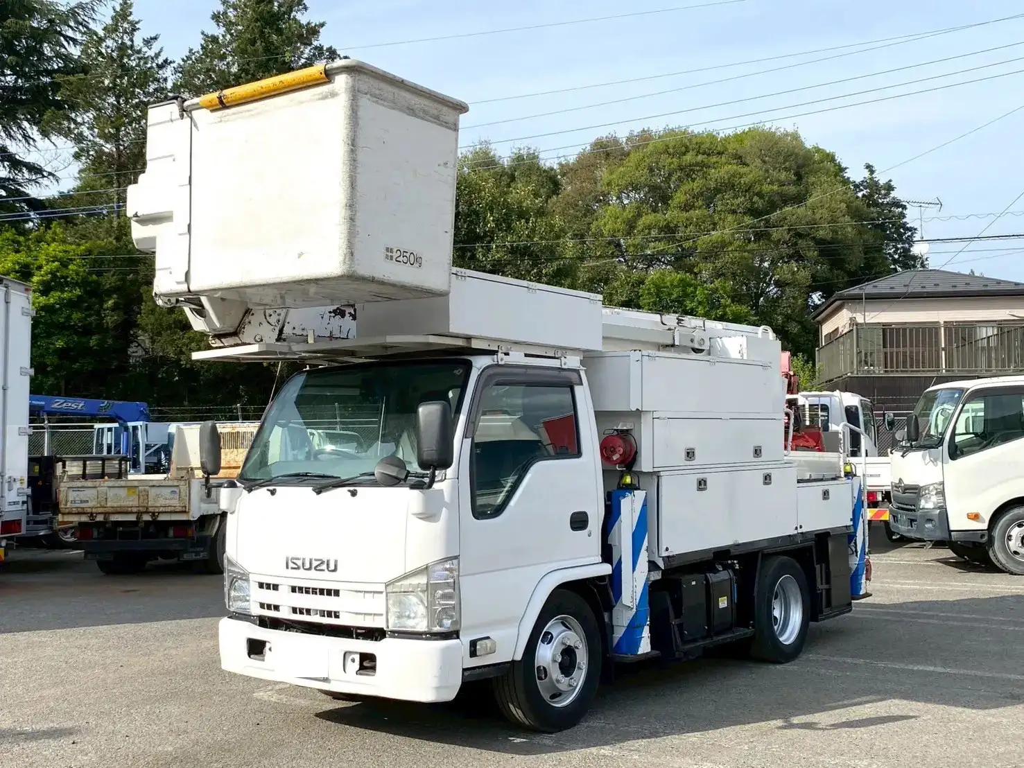 いすゞ エルフ 小型 高所・建柱車 高所作業車 電工仕様の中古トラック画像1