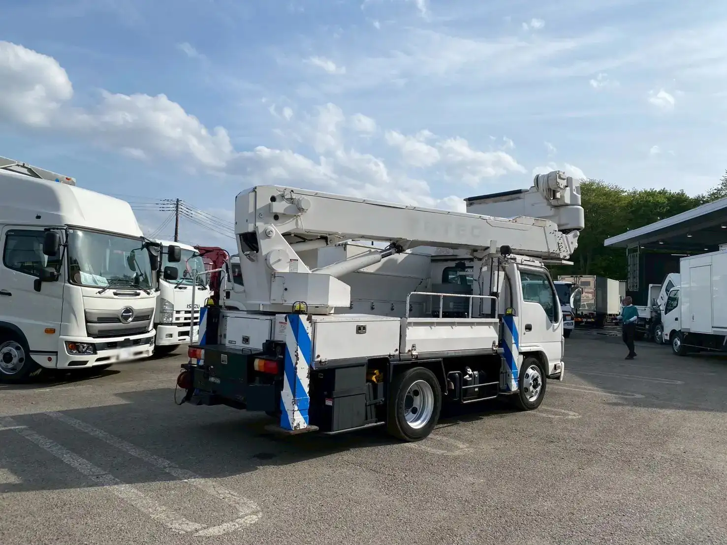 いすゞ エルフ 小型 高所・建柱車 高所作業車 電工仕様の中古トラック画像3