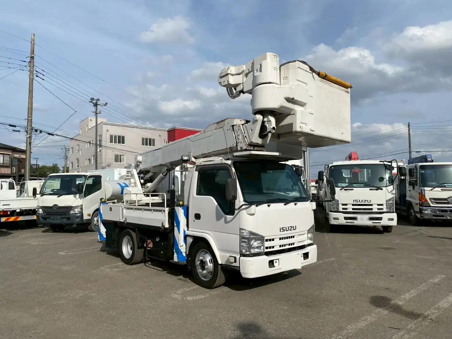 いすゞ エルフ 小型 高所・建柱車 高所作業車 電工仕様の中古トラック画像2