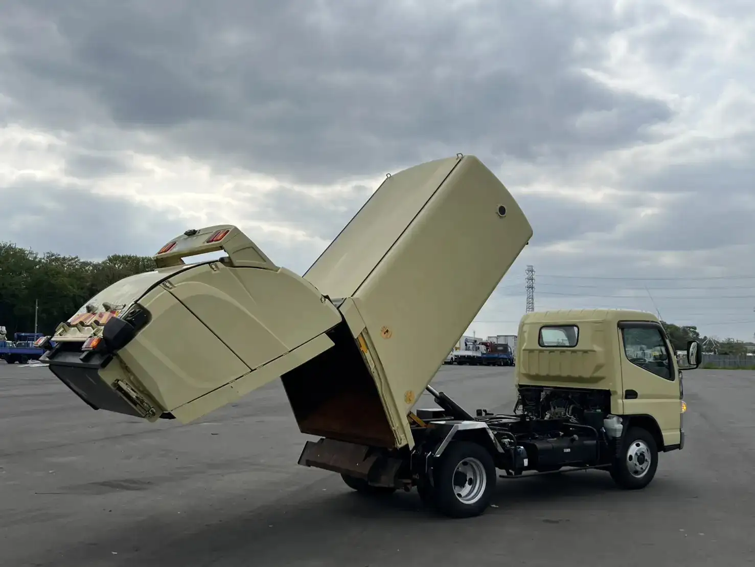三菱 キャンター 小型 パッカー車 巻き込み式 回転ダンプ式の中古トラック画像5