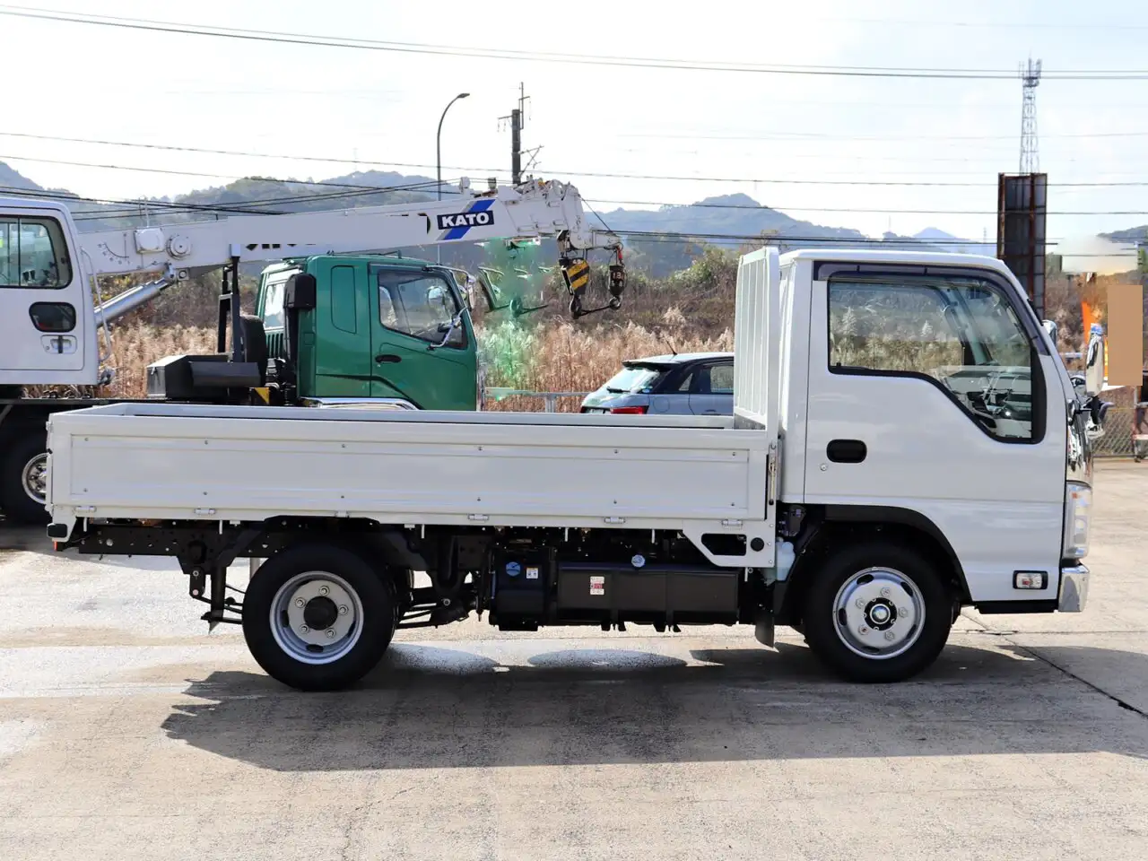 いすゞ エルフ 小型 平ボディ 2RG-NJR88A R5の中古トラック画像3