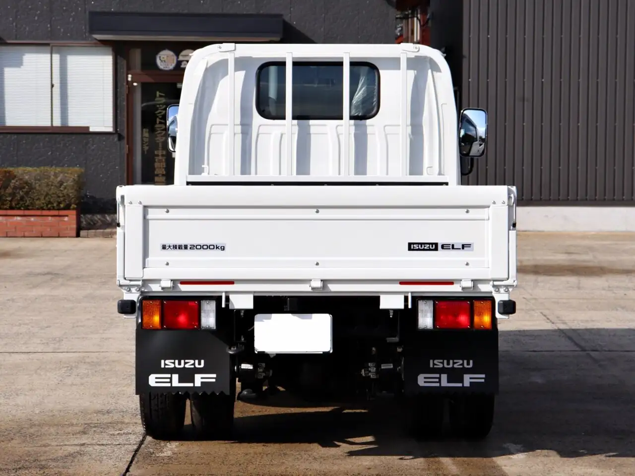 いすゞ エルフ 小型 平ボディ 2RG-NJR88A R5の中古トラック画像4