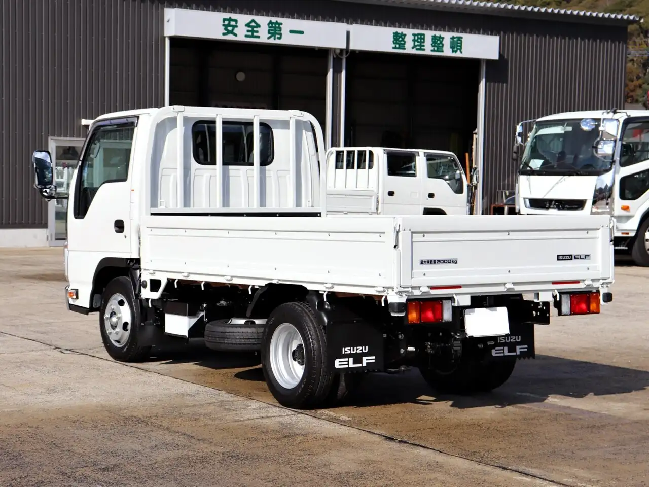 いすゞ エルフ 小型 平ボディ 2RG-NJR88A R5の中古トラック画像5