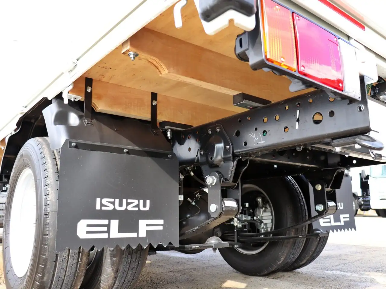 いすゞ エルフ 小型 平ボディ 2RG-NJR88A R5の中古トラック画像16