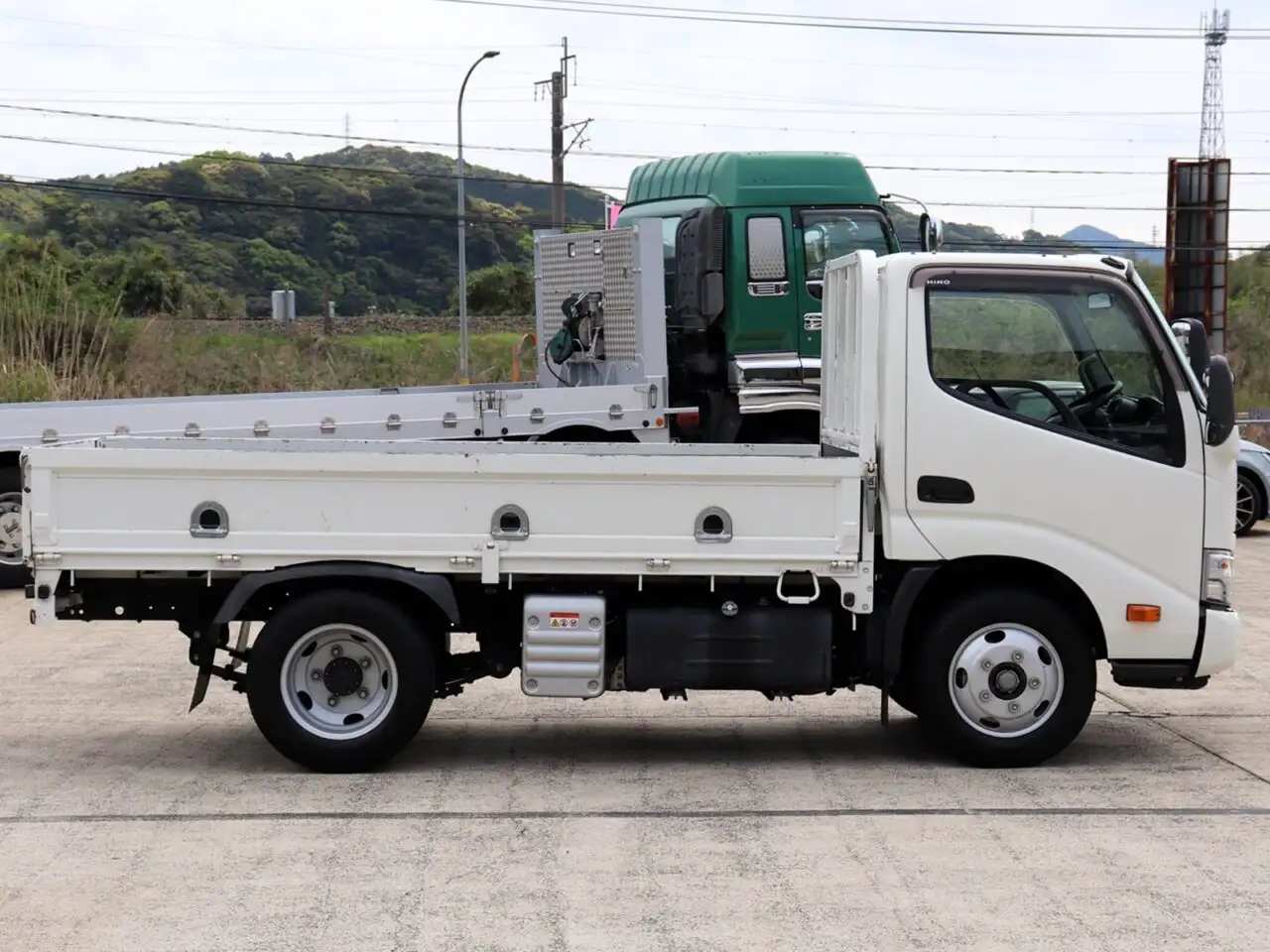 日野 デュトロ 小型 平ボディ 2RG-XZU605M R2の中古トラック画像3