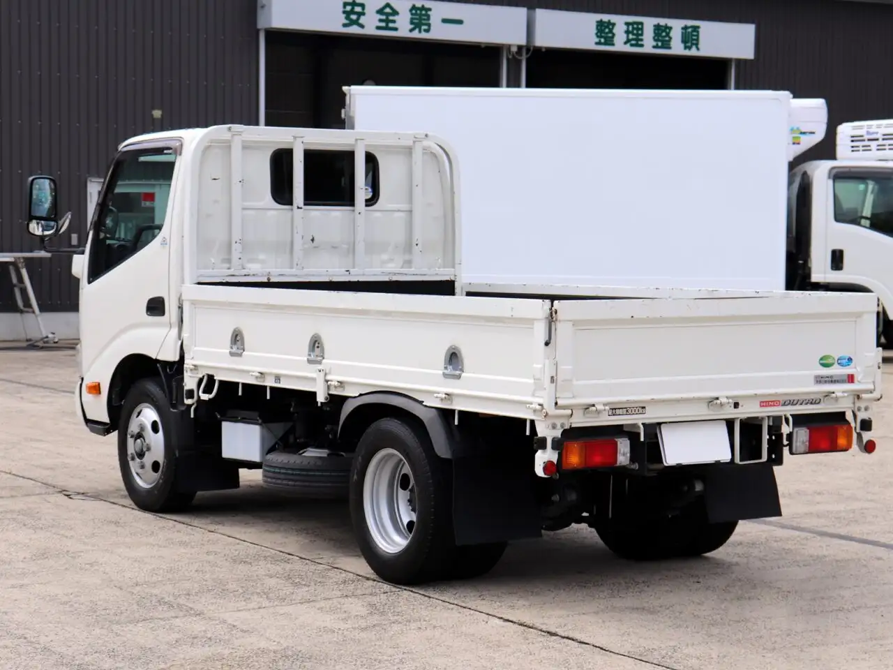 日野 デュトロ 小型 平ボディ 2RG-XZU605M R2の中古トラック画像5