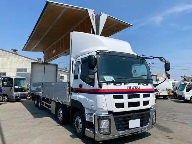 いすゞ ギガ 大型 ウイング エアサス ベッドの中古トラック画像5