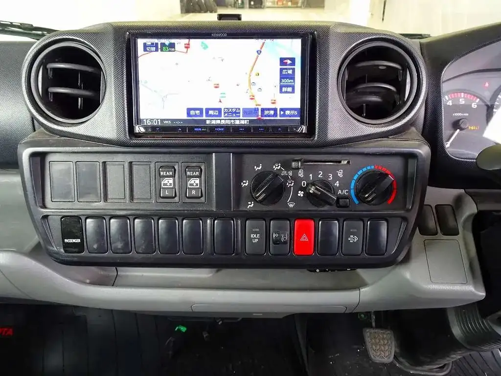 トヨタ トヨエース 小型 平ボディ Wキャブ LDF-KDY281の中古トラック画像9