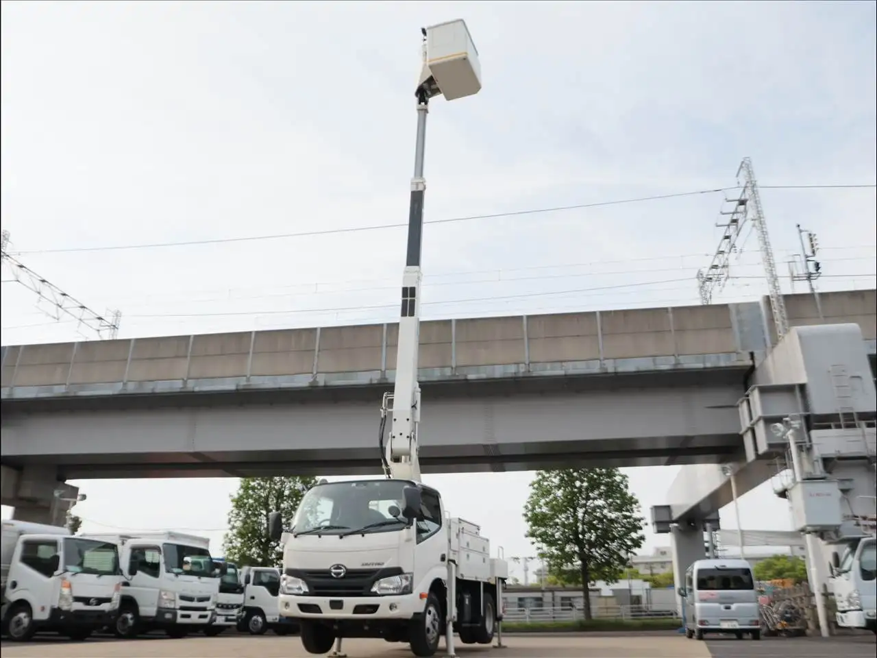 日野 デュトロ 小型 高所・建柱車 高所作業車 電工仕様の中古トラック画像4