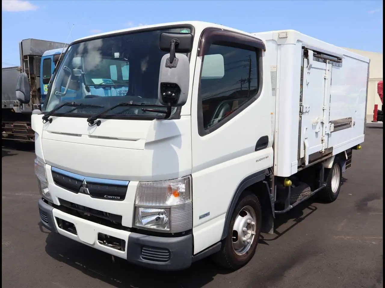 三菱 キャンター 小型 冷凍冷蔵 低温 2室 の中古トラック【車両No.187305】