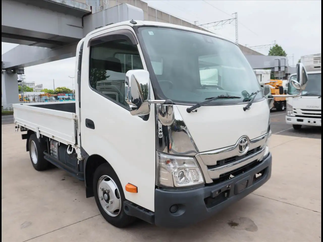 トヨタ ダイナ 小型 平ボディ 2RG-XZU700 R2の中古トラック画像2
