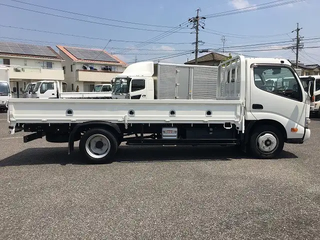 トヨタ ダイナ 小型 平ボディ 2RG-XZU655 R3の中古トラック画像3