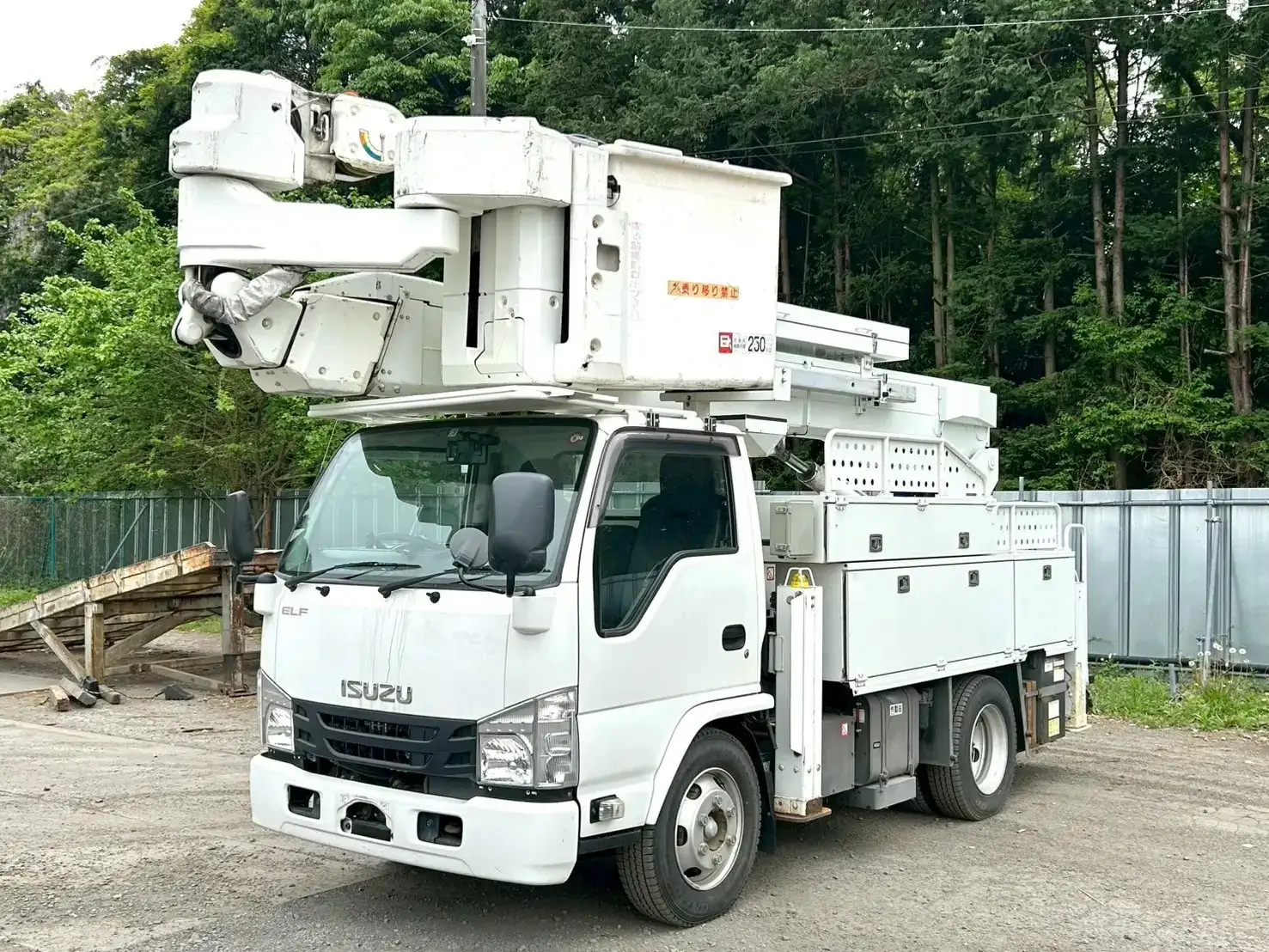 いすゞ エルフ 小型 高所・建柱車 高所作業車 電工仕様｜画像1