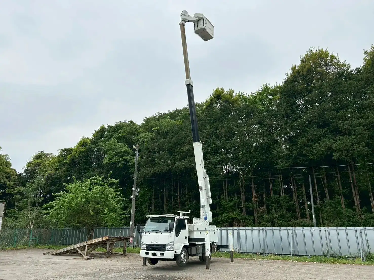 いすゞ エルフ 小型 高所・建柱車 高所作業車 電工仕様の中古トラック画像6