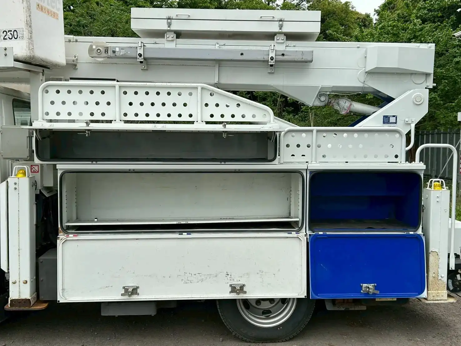 いすゞ エルフ 小型 高所・建柱車 高所作業車 電工仕様の中古トラック画像7