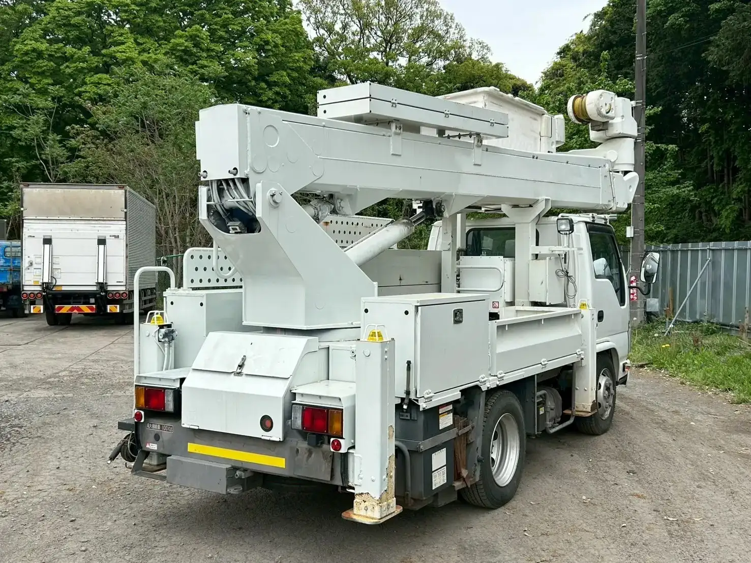 いすゞ エルフ 小型 高所・建柱車 高所作業車 電工仕様の中古トラック画像3