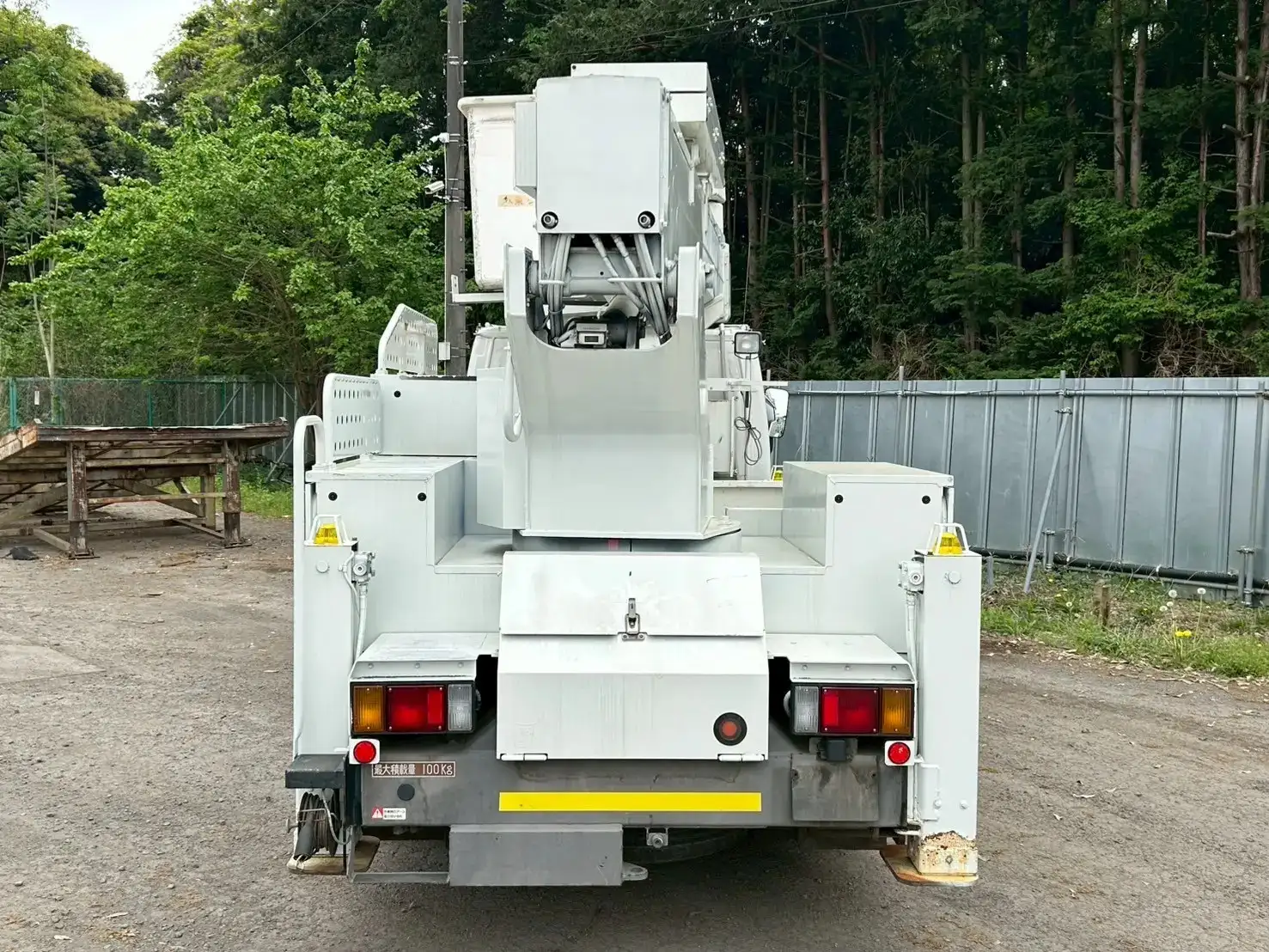 いすゞ エルフ 小型 高所・建柱車 高所作業車 電工仕様の中古トラック画像4
