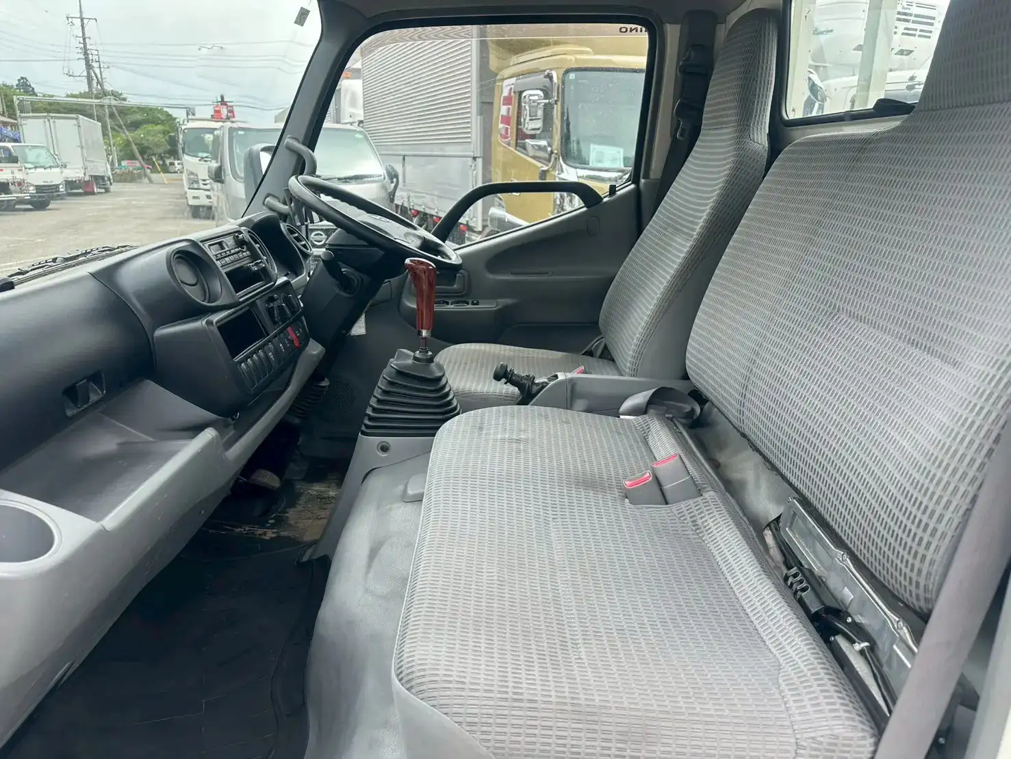 日野 デュトロ 小型 平ボディ TKG-XZC655M H28の中古トラック画像11