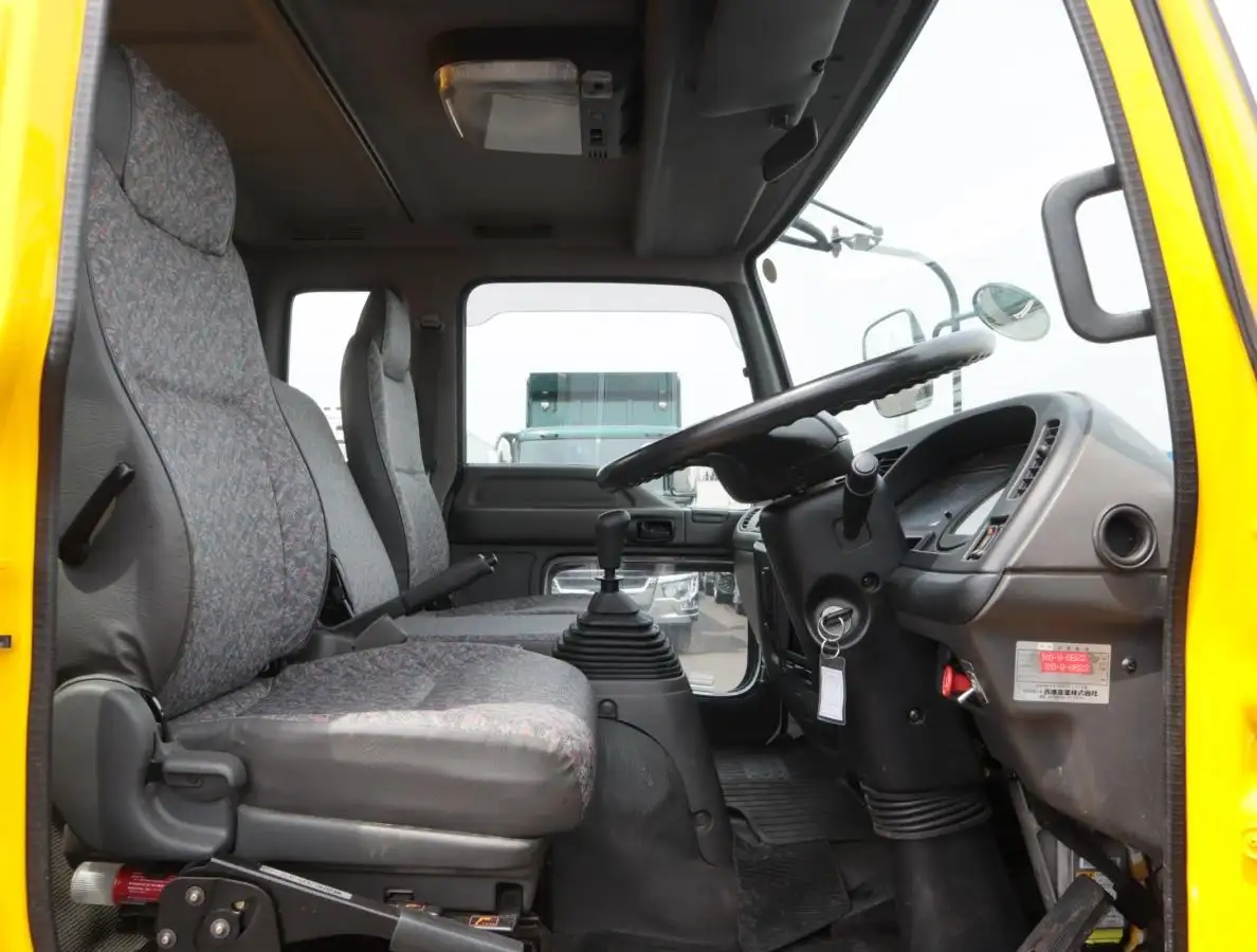 いすゞ フォワード 中型/増トン タンク車 汚泥吸引車 KK-FRR33G4の中古トラック画像12