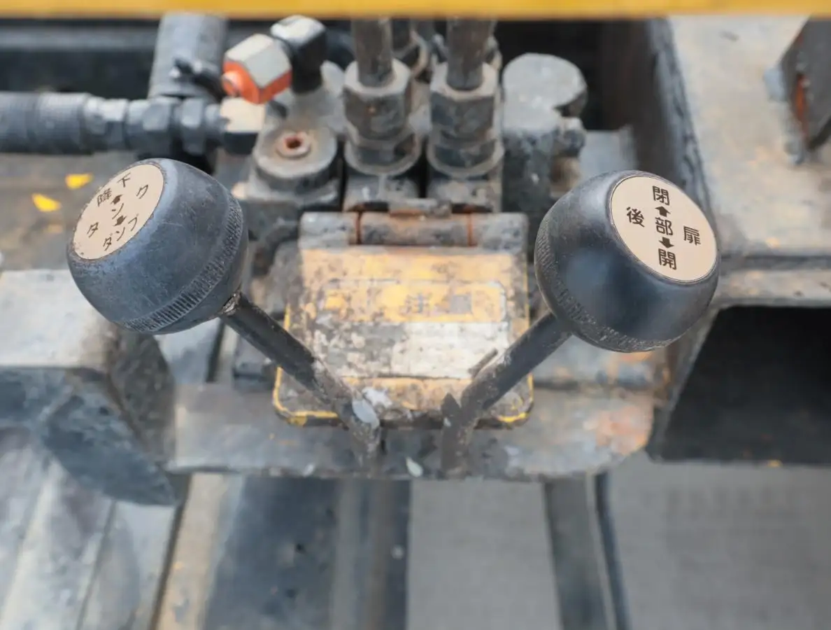 いすゞ フォワード 中型/増トン タンク車 汚泥吸引車 KK-FRR33G4の中古トラック画像10