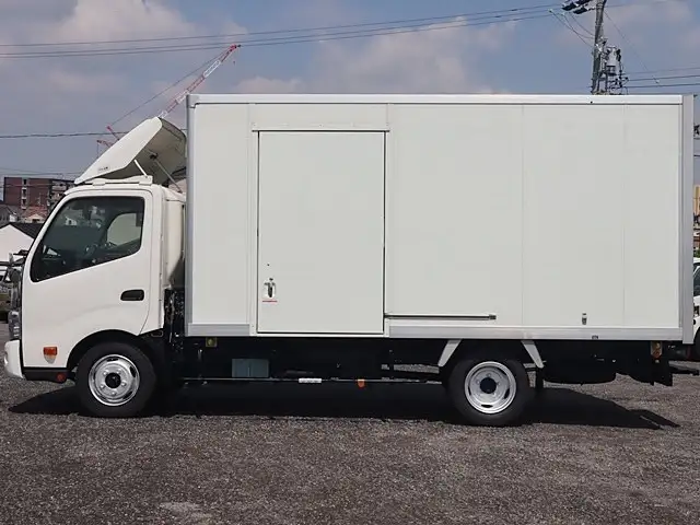トヨタ ダイナ 小型 アルミバン サイドドア TPG-XZU710の中古トラック画像5