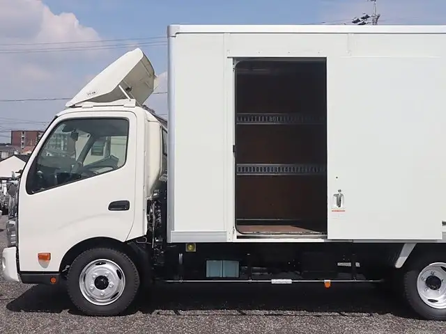 トヨタ ダイナ 小型 アルミバン サイドドア TPG-XZU710の中古トラック画像6