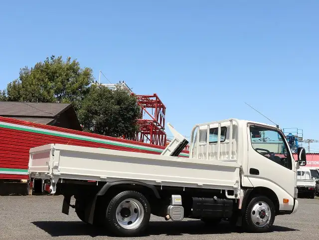 トヨタ ダイナ 小型 平ボディ TKG-XZU675 H30の中古トラック画像3