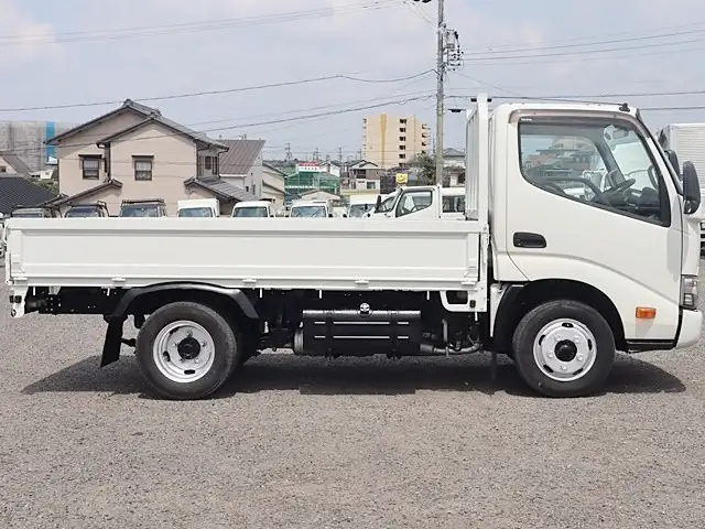 トヨタ ダイナ 小型 平ボディ TPG-XZU605 H30の中古トラック画像3